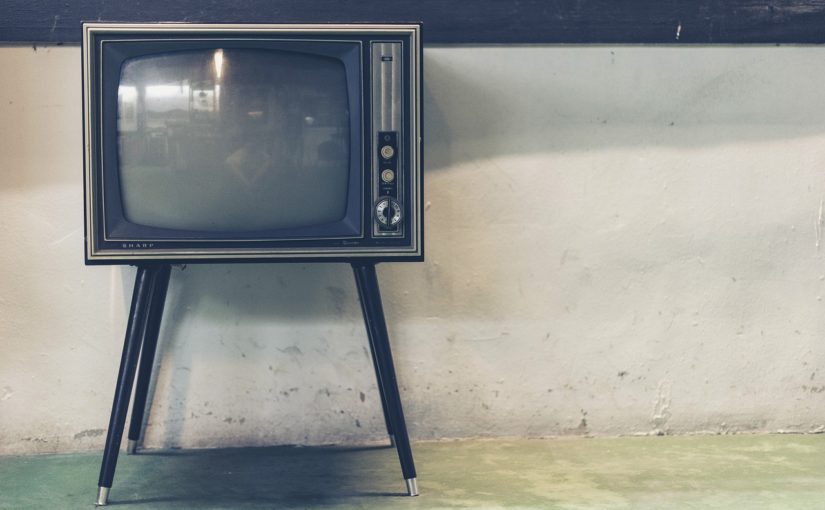 Wspólny odpoczynek przed telewizorem, czy też niedzielne filmowe popołudnie, umila nam czas wolny oraz pozwala się zrelaksować.